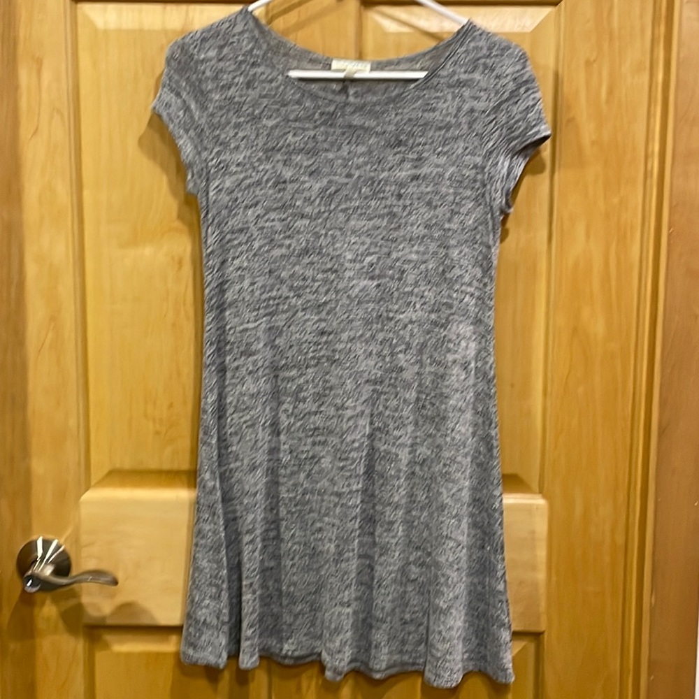 BOGO Love on tap heathered gray short sleeve dress size L lightweight
